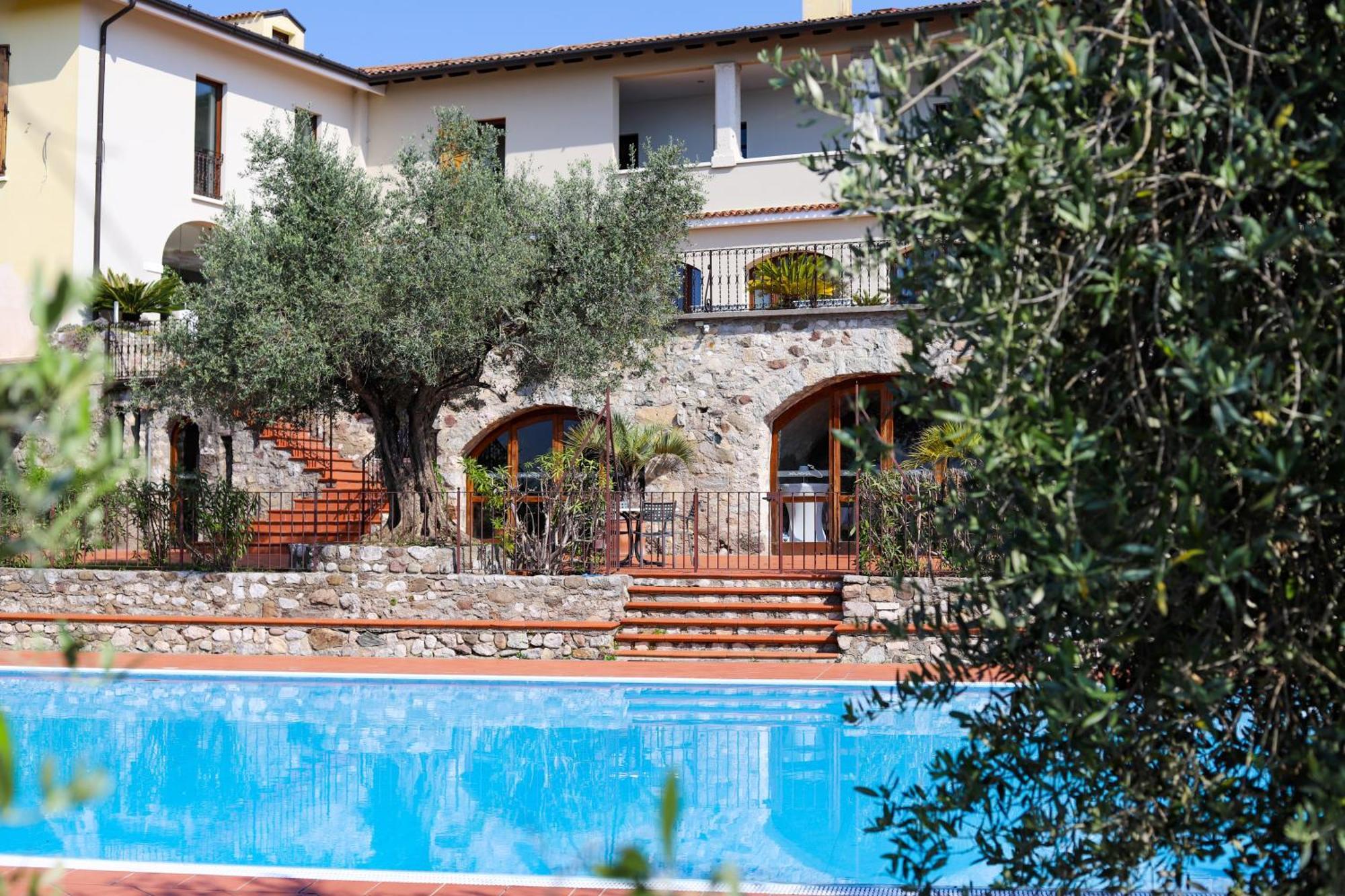 Residence San Rocco Soiano Del Lago Esterno foto